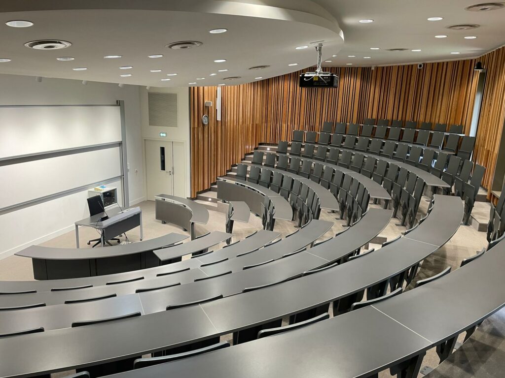 enscm amphi godechot vide haut